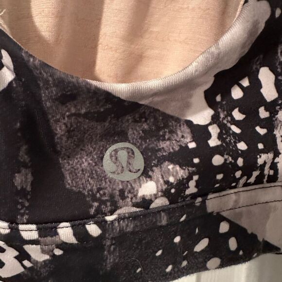 Lululemon Athletica Black and White Fitted Graphic Crop Bra Tank Top - Size XS 4 - Picture 4 of 4